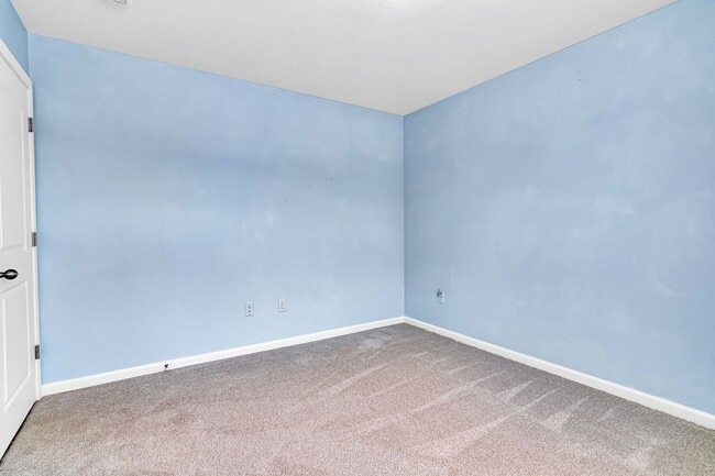 Building Photo - 3 bedroom 2 bath 2 Car Garage with fenced yard  for rent, Hollister, MO