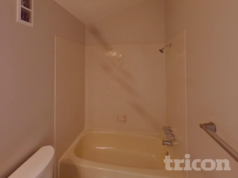 Building Photo - 8175 Camfield Cir