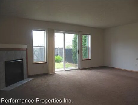 Building Photo - 3625 NE 157th Ave
