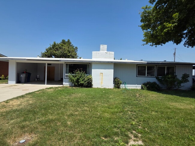 Building Photo - 2215 Terrace Dr