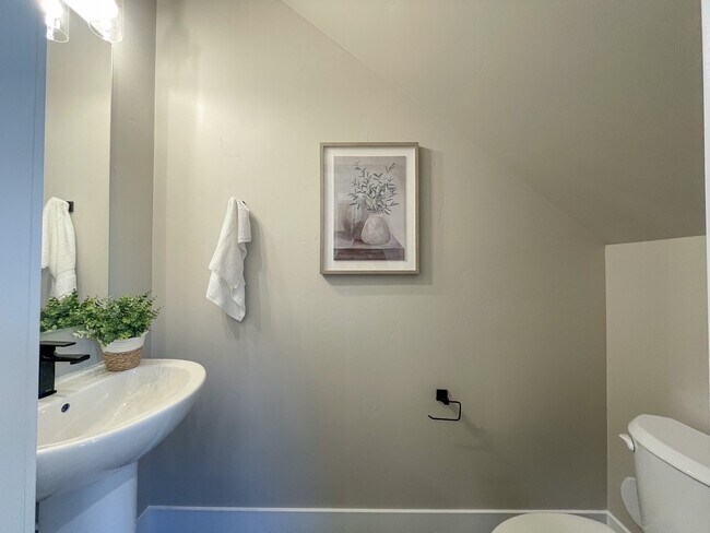 Building Photo - 6273 S Binky Ave