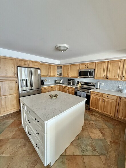 Building Photo - 164 Pine Point Rd