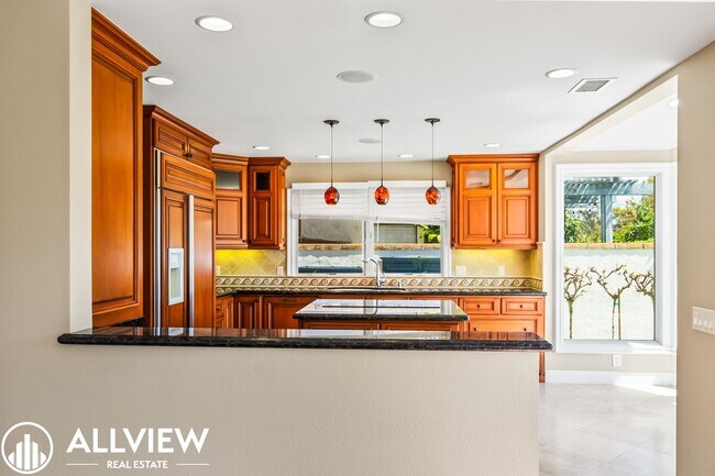 Building Photo - Rare 5 bed/3 bath home located in the high...