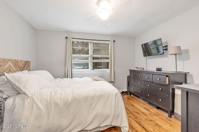 Building Photo - 32 Manor Dr