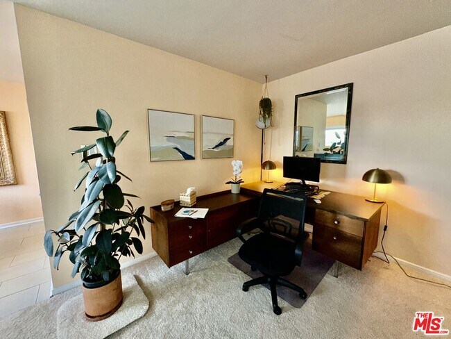 Building Photo - 960 Larrabee St