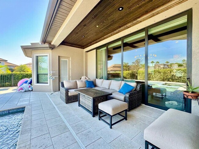 Building Photo - 10605 Sabella Dr