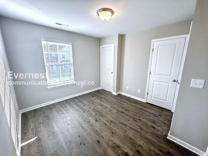 Building Photo - 223 Tara Ct