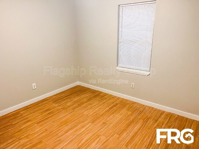 Building Photo - 214 Connie Cir