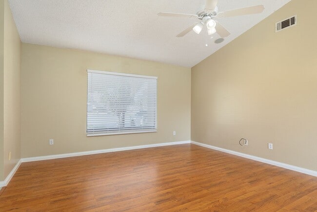 Building Photo - SUPER LOCATION FOR THIS 3/2 w 2 car garage home!!