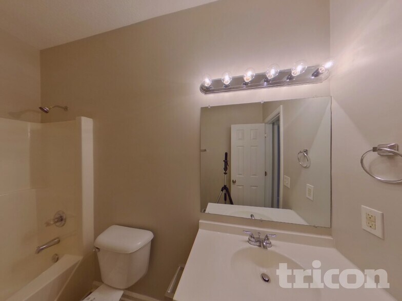 Building Photo - 207 Lockleven Dr