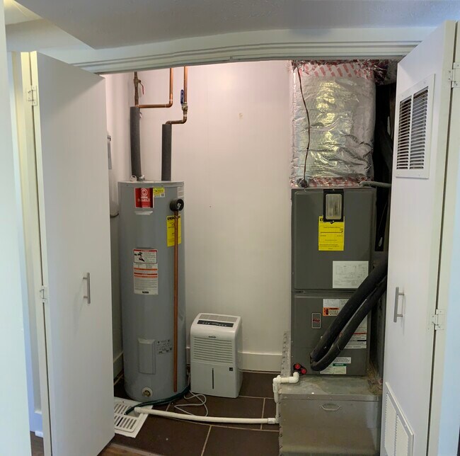 Utility Room - 3815 Cuming St
