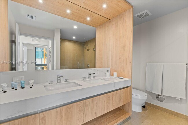 Building Photo - 11 NE 6th St