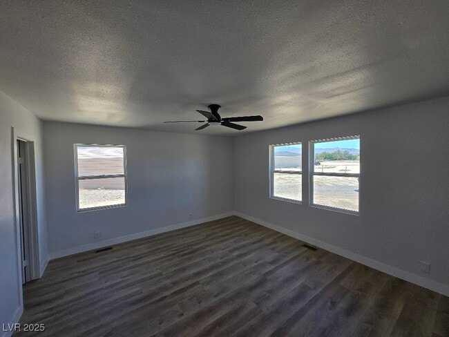 Building Photo - 270 W Patricia Ave