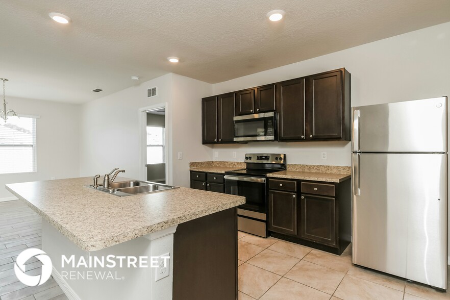 Building Photo - 703 Kindred Ln