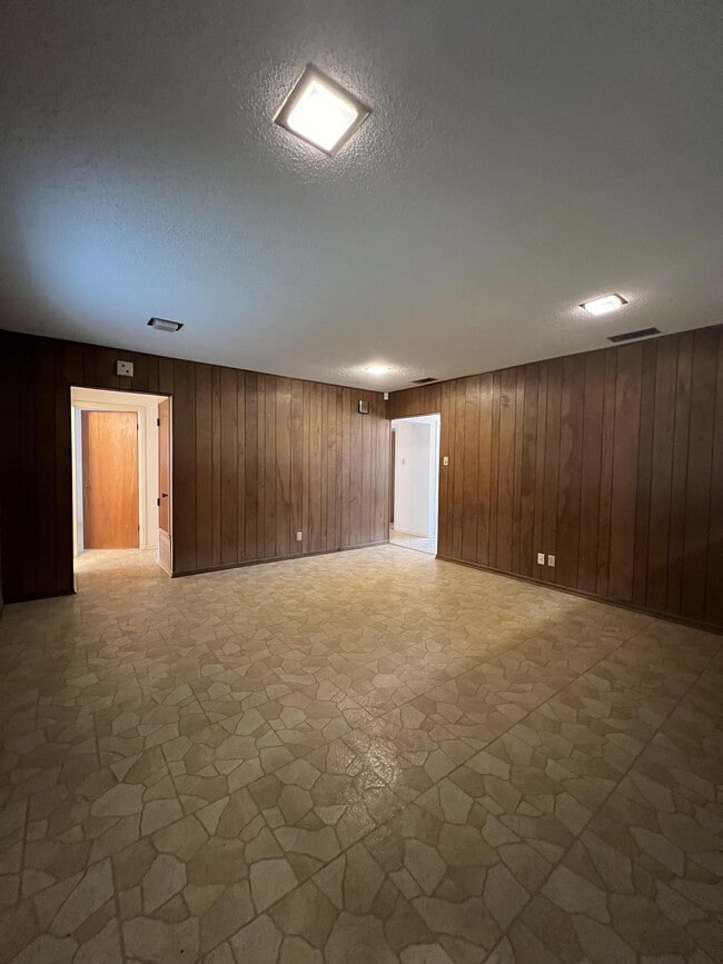 Building Photo - 1735 Donaldson Ave