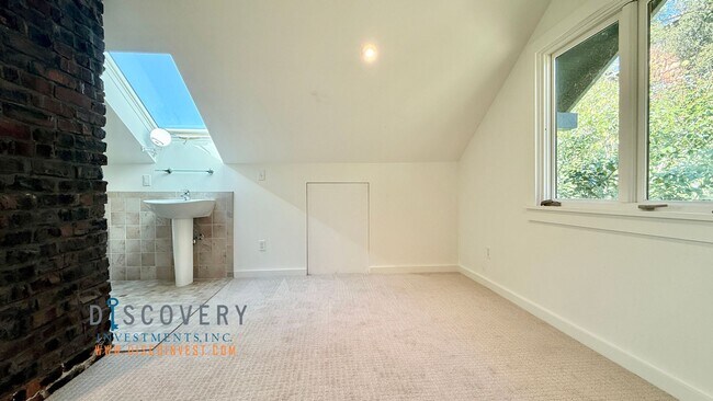 Building Photo - Panoramic Hill Estate with Sweeping Views