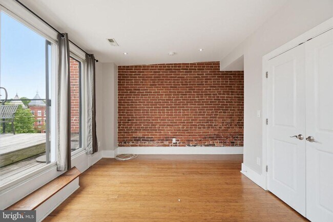 Building Photo - 2128 1st St NW