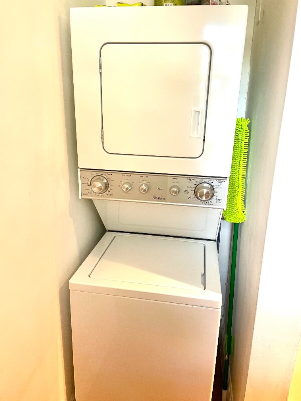 Building Photo - 4812 Pine Tree Dr