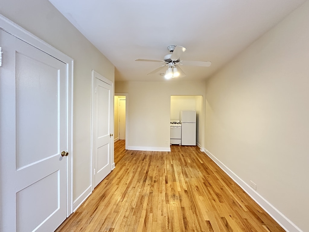 Building Photo - 513 W Wellington Ave