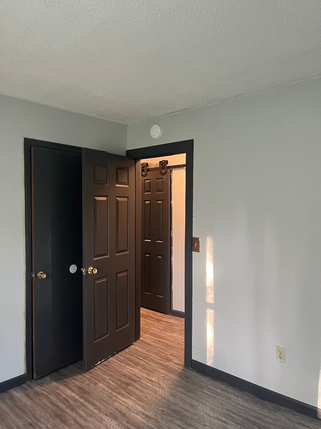 Building Photo - 208 Logan-