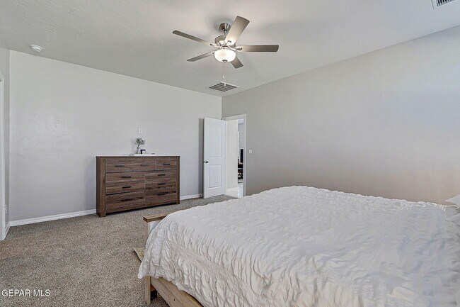 Building Photo - 143 Sarah Trl