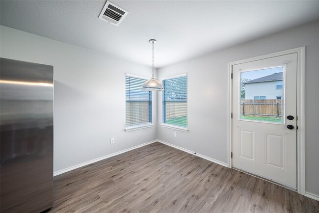 Building Photo - 2108 Boyer Dr