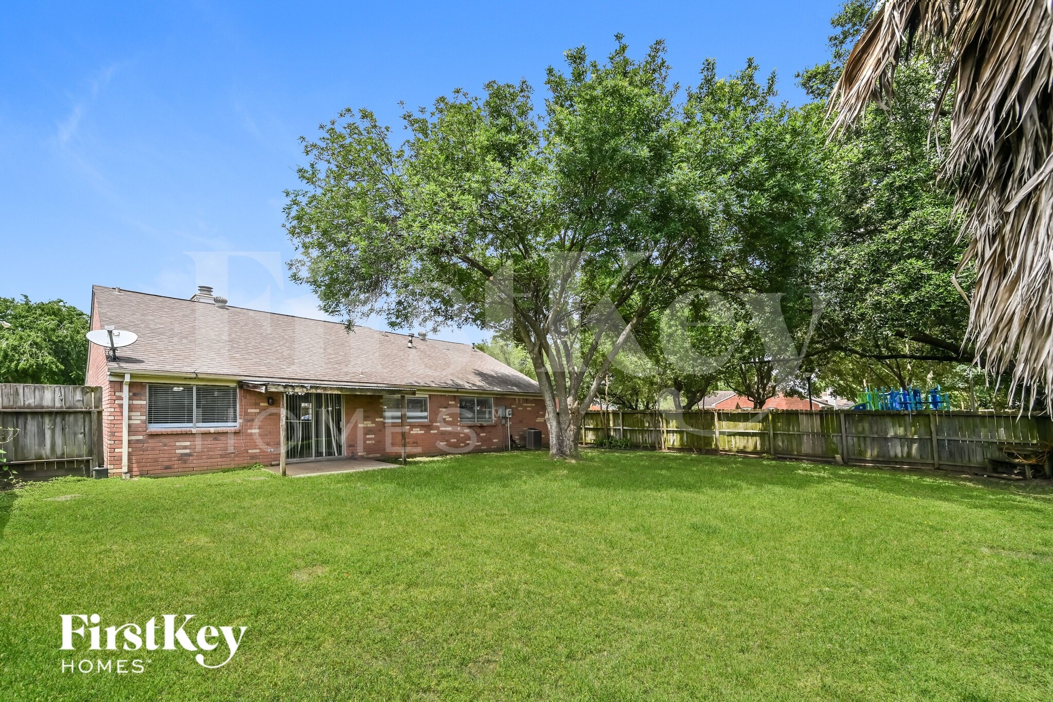 Building Photo - 18007 Sagecroft Dr