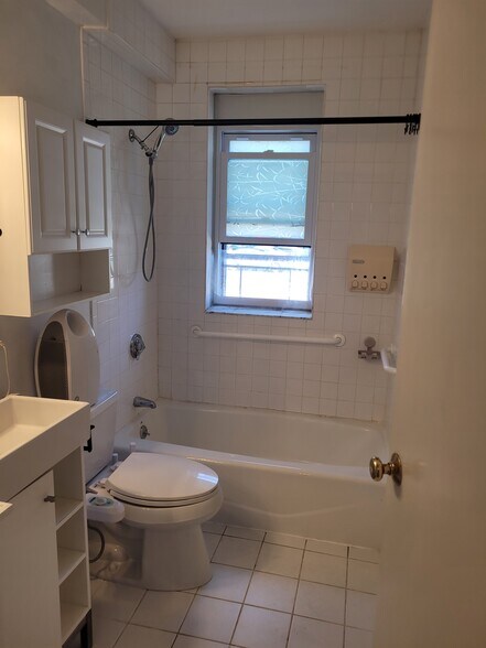 Building Photo - 509 Pleasant St