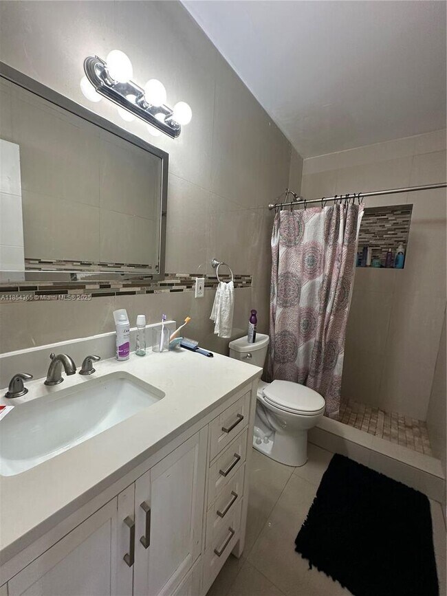 Building Photo - 16030 Miami Dr