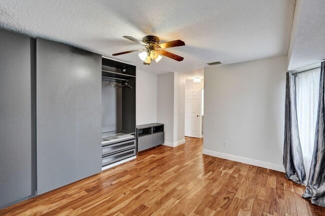 Building Photo - 1283 Barnstaple Cir