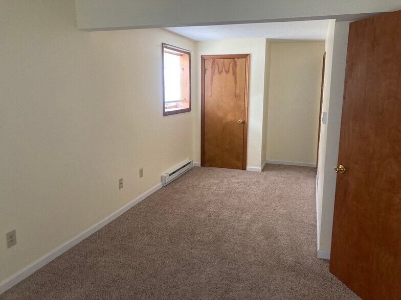 Master Bedroom - 3121 Shellers Bend Rd