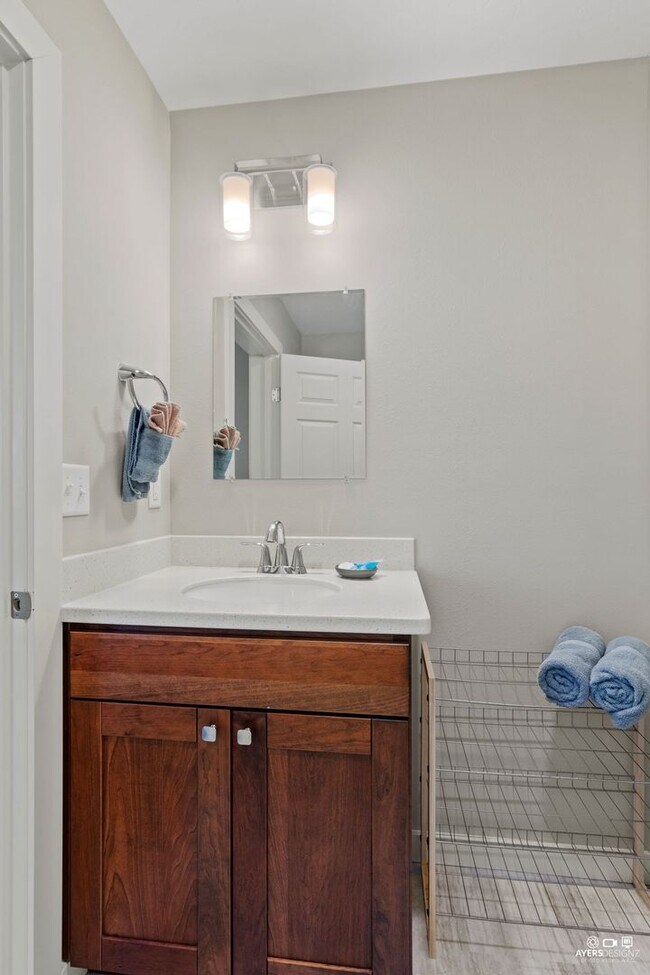 Building Photo - FURNISHED EXECUTIVE RENTAL