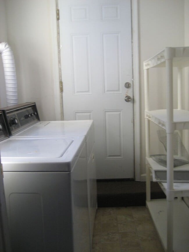 Building Photo - 4940