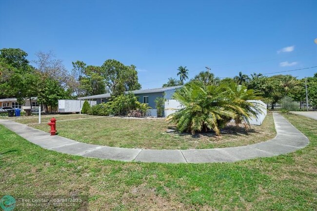 Building Photo - 1670 SW 22nd Ave