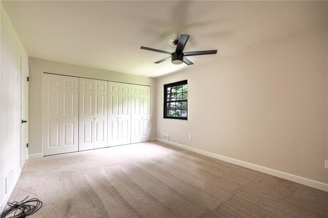 Building Photo - 107 Forest Edge Dr