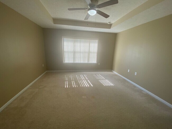 Building Photo - Spacious 3Bed/2Ba Brick Home in a Quiet Ne...