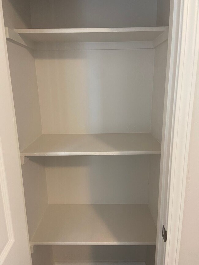 Building Photo - *Pre-leasing* Three Bedroom | Two Bathroom...