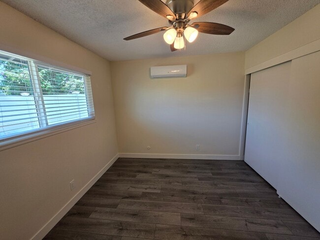 Building Photo - 2868 El Rio Cir