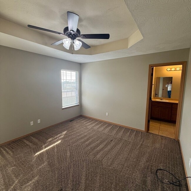 Building Photo - 3 bedroom 2 bathroom  Home in Clever MO