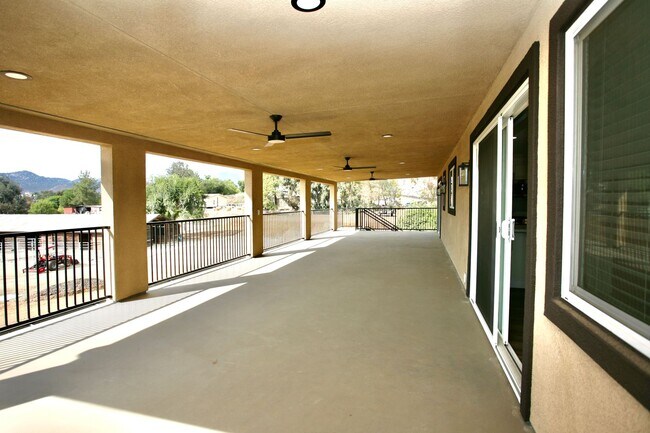 Building Photo - Valle Caballo Ln