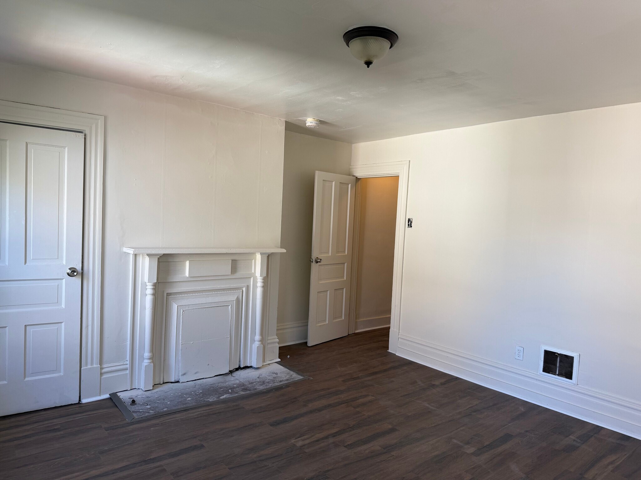 Building Photo - 209 21st St