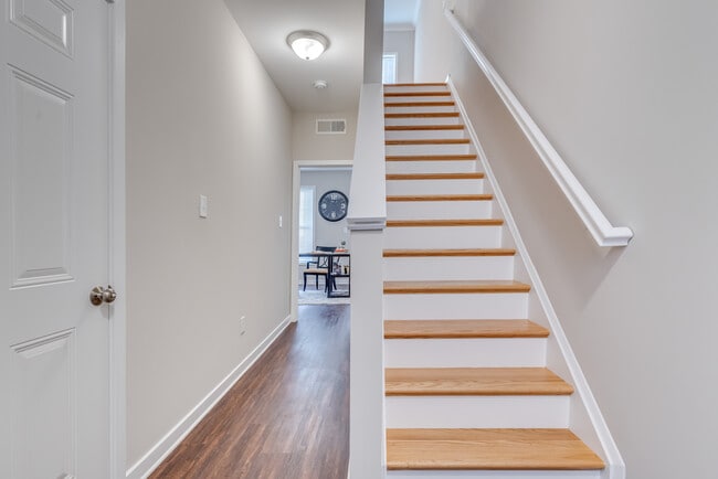 Building Photo - 53 Foal Ln