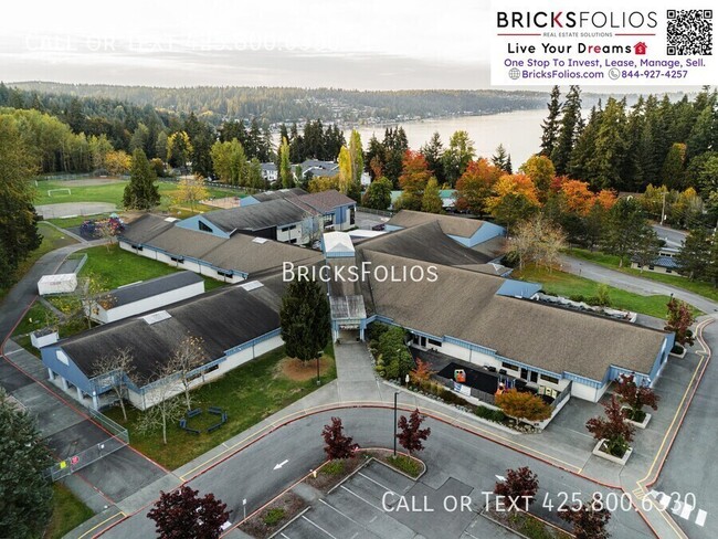 Building Photo - Elegant Lakeside Living Awaits in Issaquah...