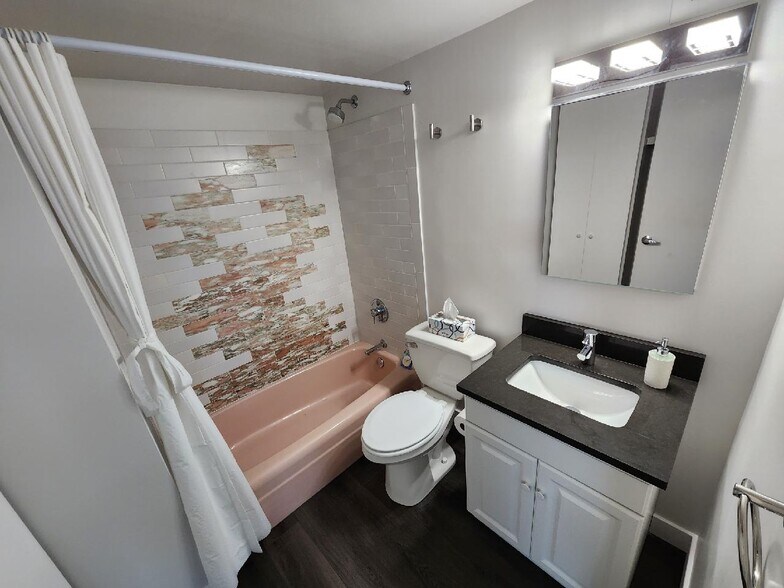 Bathroom - 1425 4th St SW