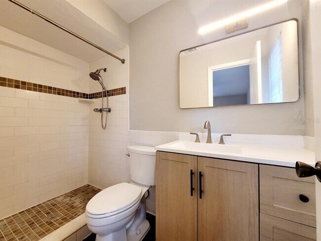 Building Photo - 3116 W University Ave