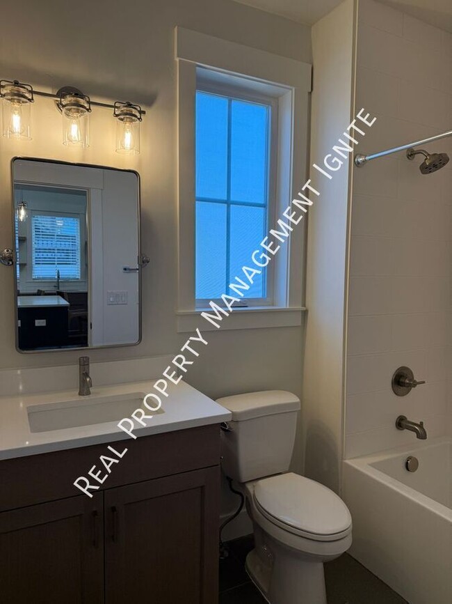 Building Photo - 2242 NW Reserve Camp Ct