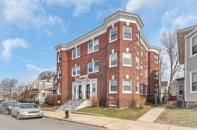 Building Photo - 107 School St