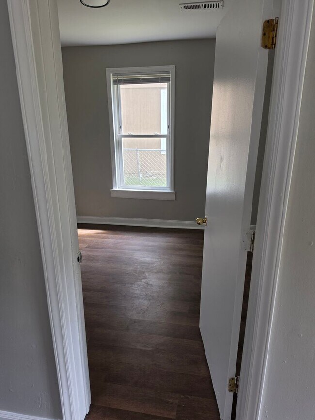 Building Photo - 2 Bedroom 1 Bath House in Southwest Roanoke
