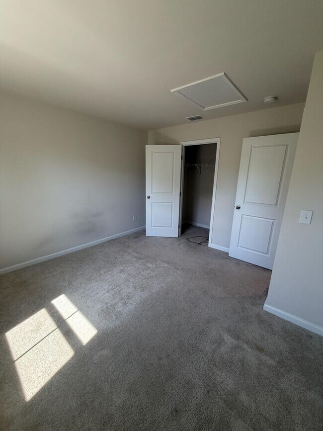 Building Photo - 131 Highland Sta Dr