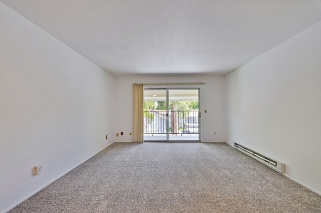 Building Photo - Up-Dated 1/1 3rd. Floor Condo Located in S...